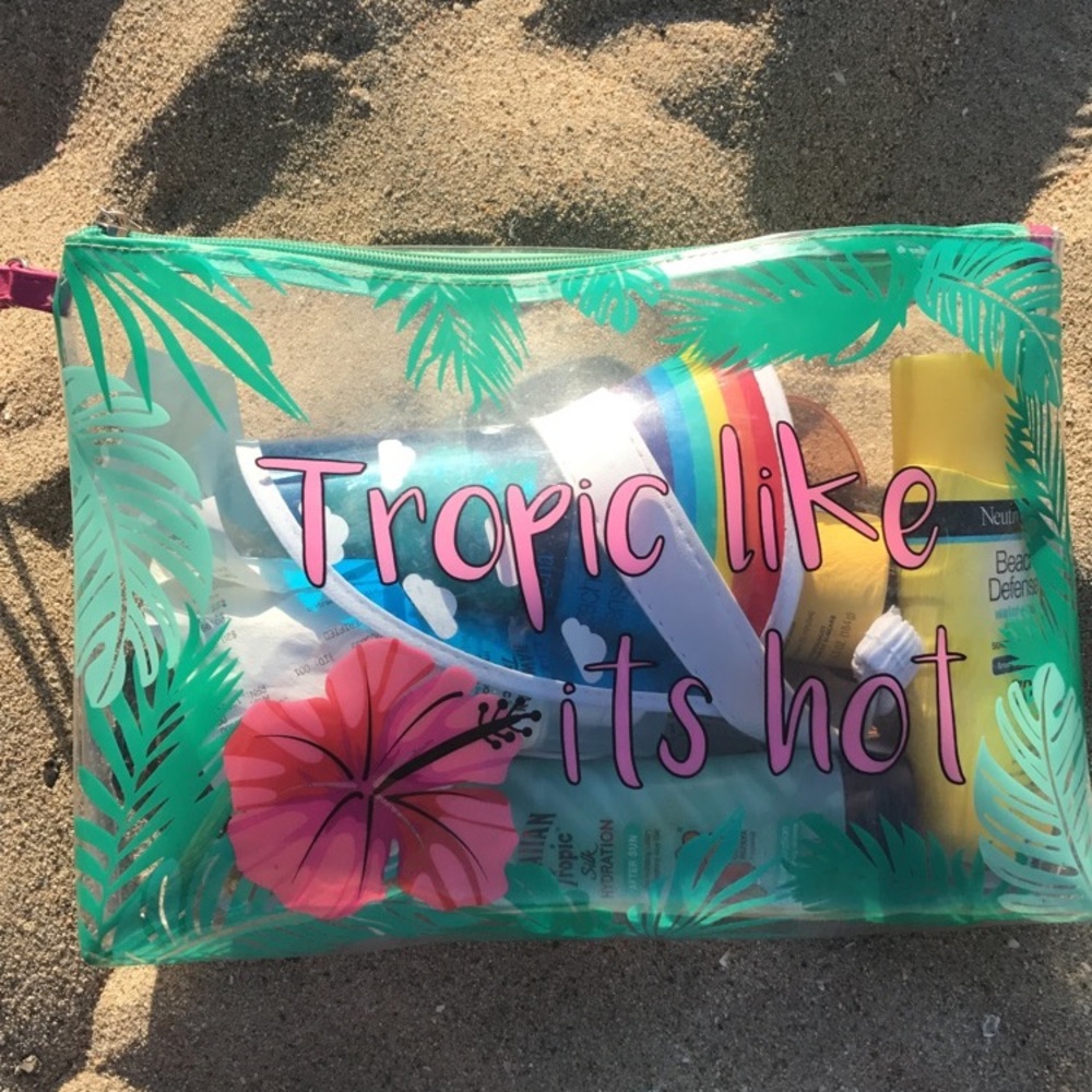 Clear Beach Clutch